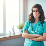 Infirmière : faut-il se mettre à son compte ou travailler en milieu hospitalier ?