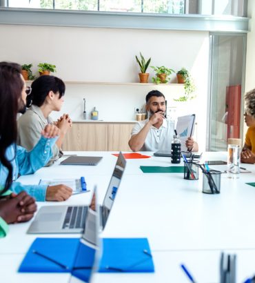 Pourquoi contacter une agence de naming pour trouver le nom de son entreprise ?